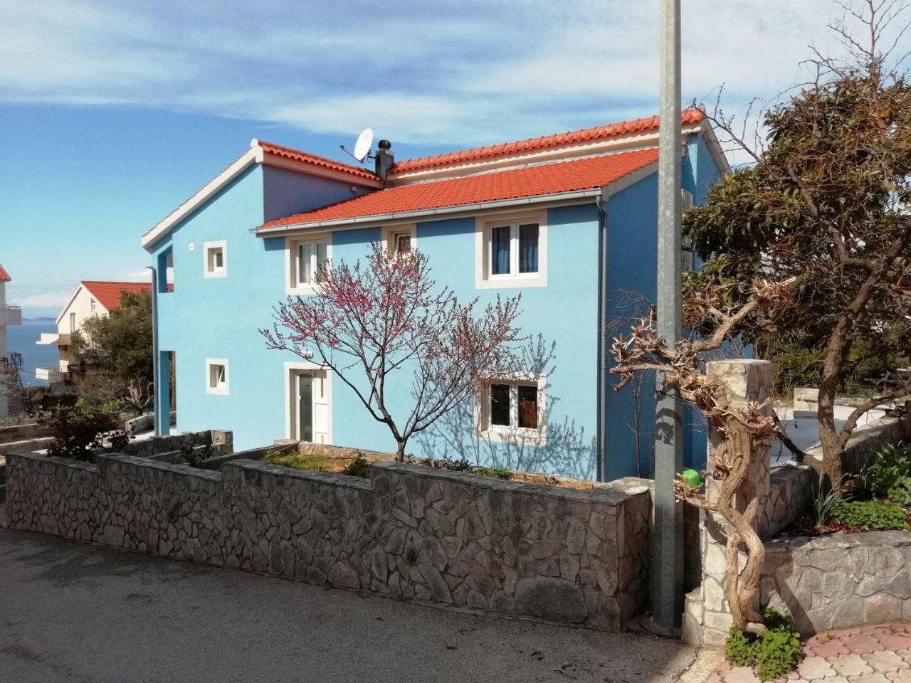 Eri Apartman